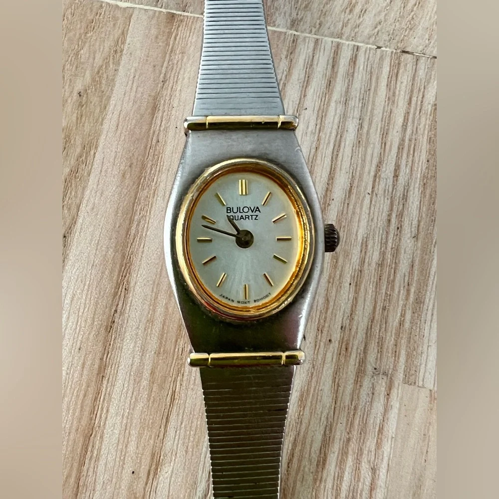 Vintage Bulova ladies silver tone classic watch NEW BATTERY